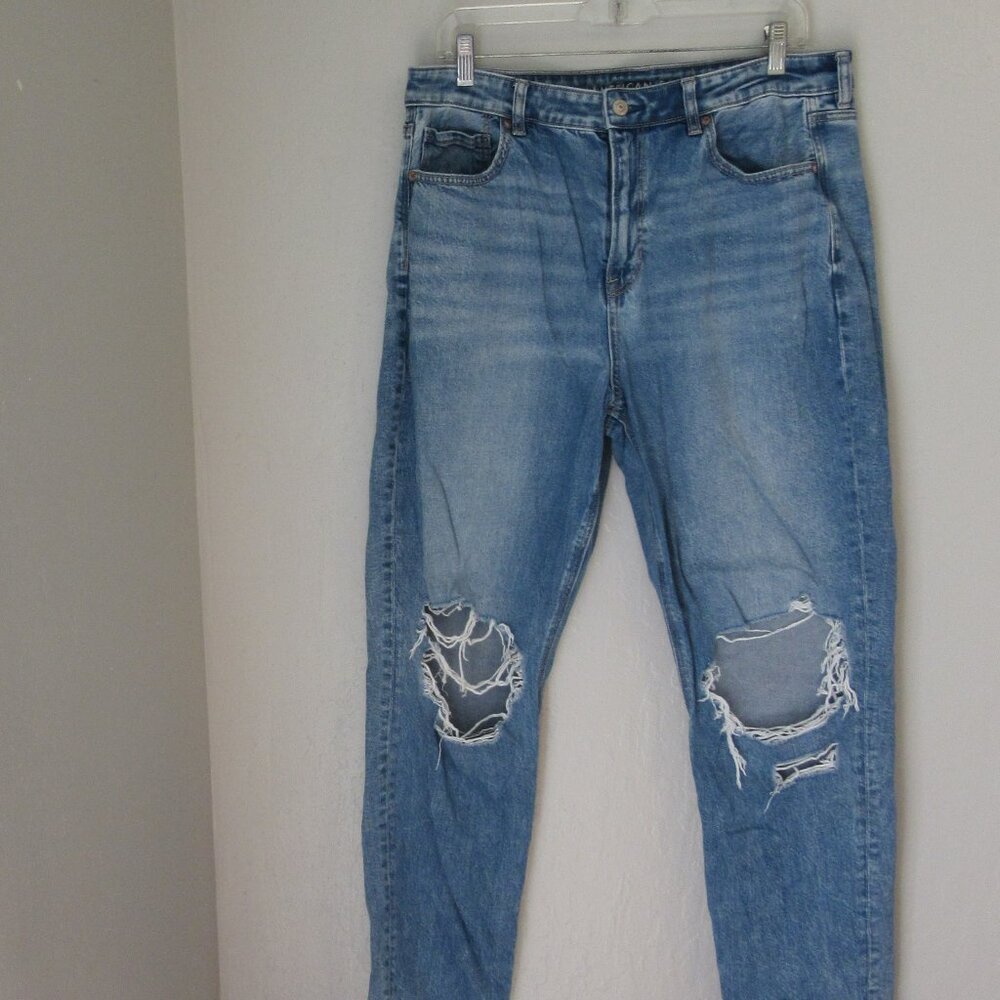 AMERICAN EAGLE Blue Denim Distressed Strigid Mom Jeans 14 Straight Leg
